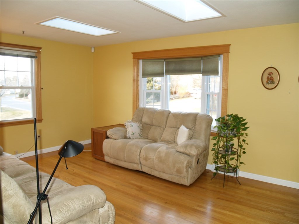 247 Walnut Hill Road Woonsocket, RI 02895 - Photo 10 of 25 Living Room
