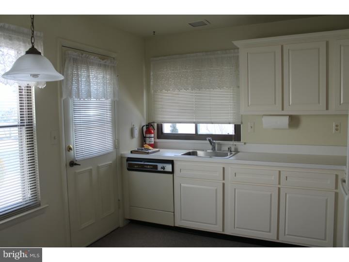 31 Windsor Road Southampton, NJ 08088 - Photo 11 of 22 Kitchen