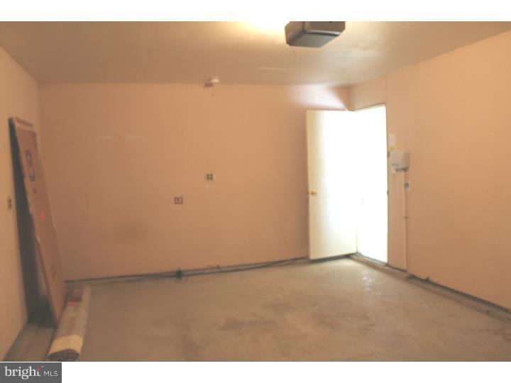 31 Windsor Road Southampton, NJ 08088 - Photo 19 of 22 Garage