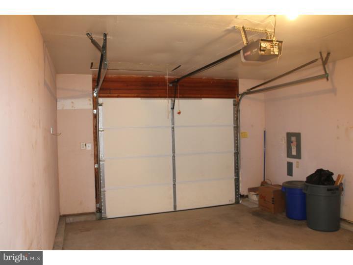 31 Windsor Road Southampton, NJ 08088 - Photo 20 of 22 Garage