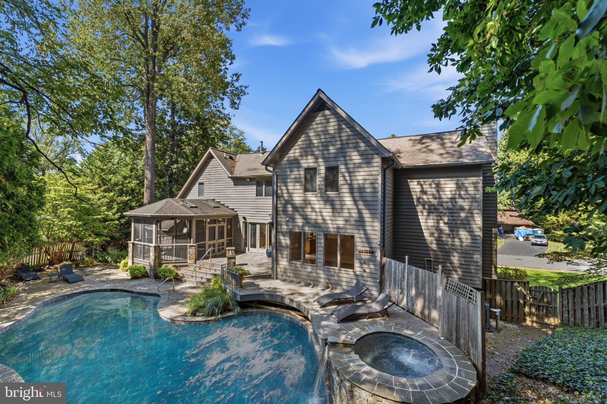 7337 Hooking Road McLean, VA 22101 - Photo 3 of 54 Gallery Image 3