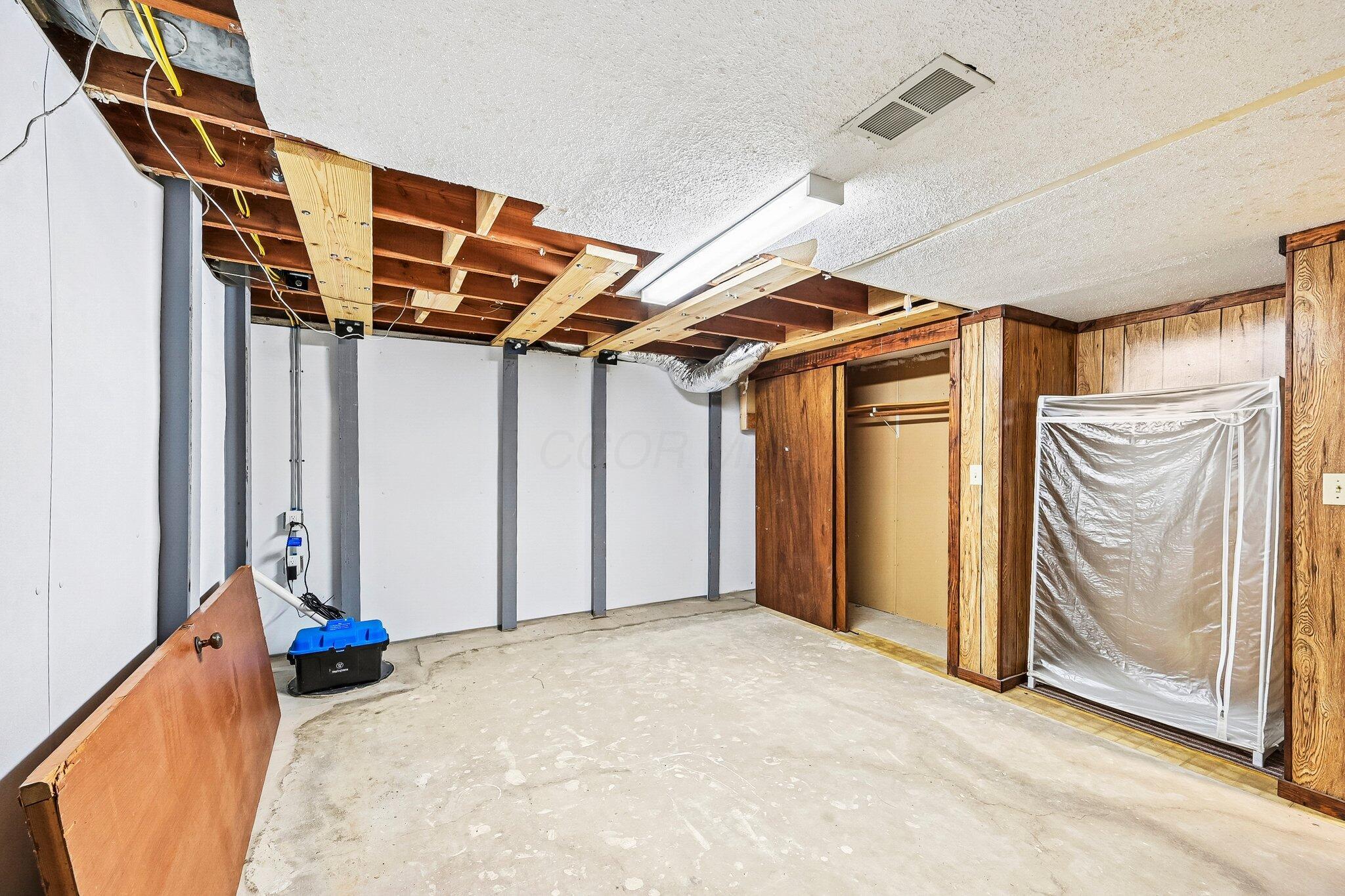 5595 Karl Road Columbus, OH 43229 - Photo 36 of 44 44-web-or-mls-Karl Rd-S1509-044