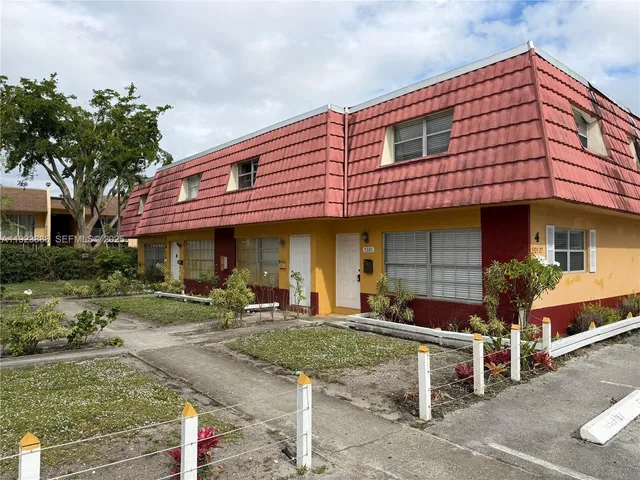 $1,850 | 5327 Northwest 27th Street, Unit D4, Lauderhill, FL 33313