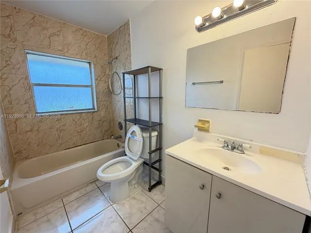 $1,850 | 5327 Northwest 27th Street, Unit D4, Lauderhill, FL 33313