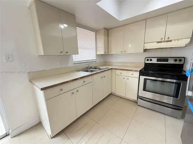 $1,850 | 5327 Northwest 27th Street, Unit D4, Lauderhill, FL 33313