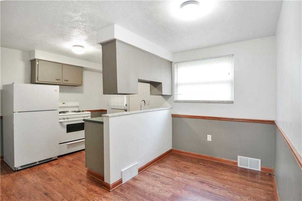 336 B Moon Clinton Road Coraopolis, PA 15108 - Photo 4 of 11