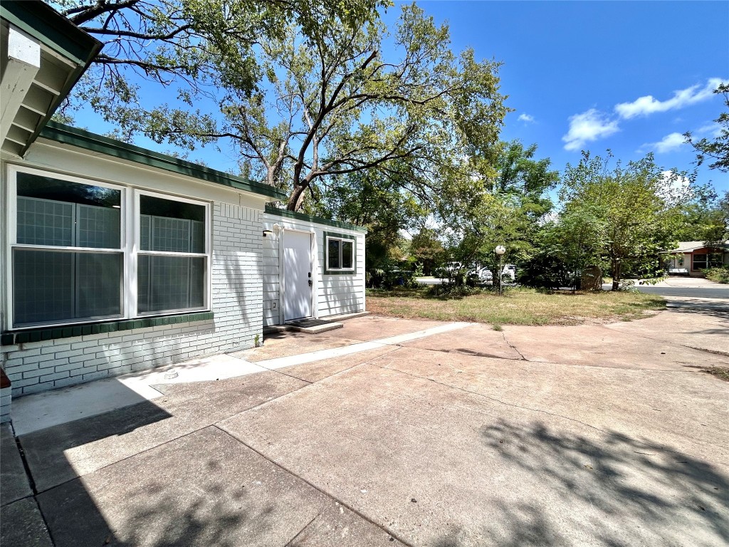 2309 Devonshire Drive, Unit A Austin, TX 78723 - Photo 26 of 39 View of patio