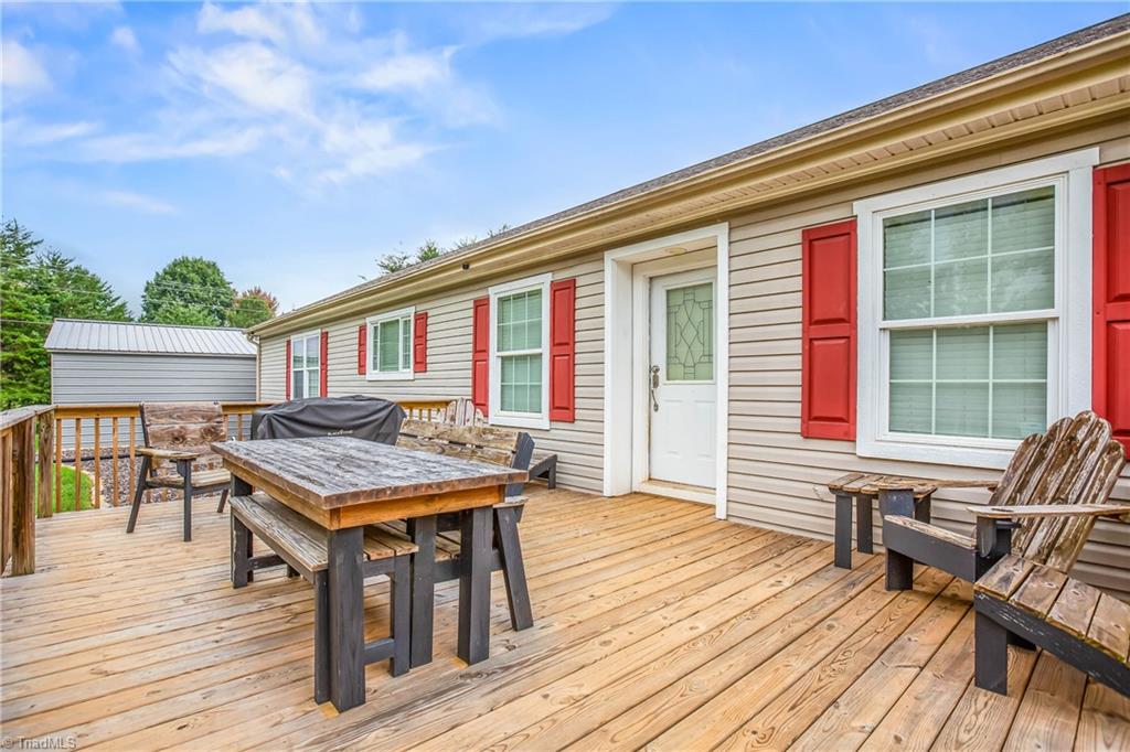 1027 Doris Road Walnut Cove, NC 27052 - Photo 4 of 33 Gallery Image 4