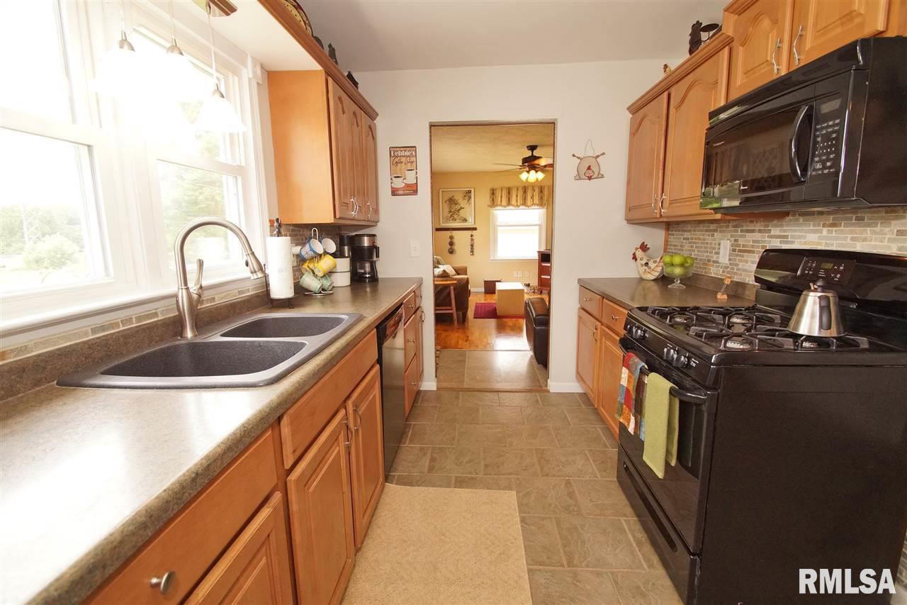 2203 North Ellory Road Peoria, IL 61604 - Photo 9 of 28 Gallery Image 9
