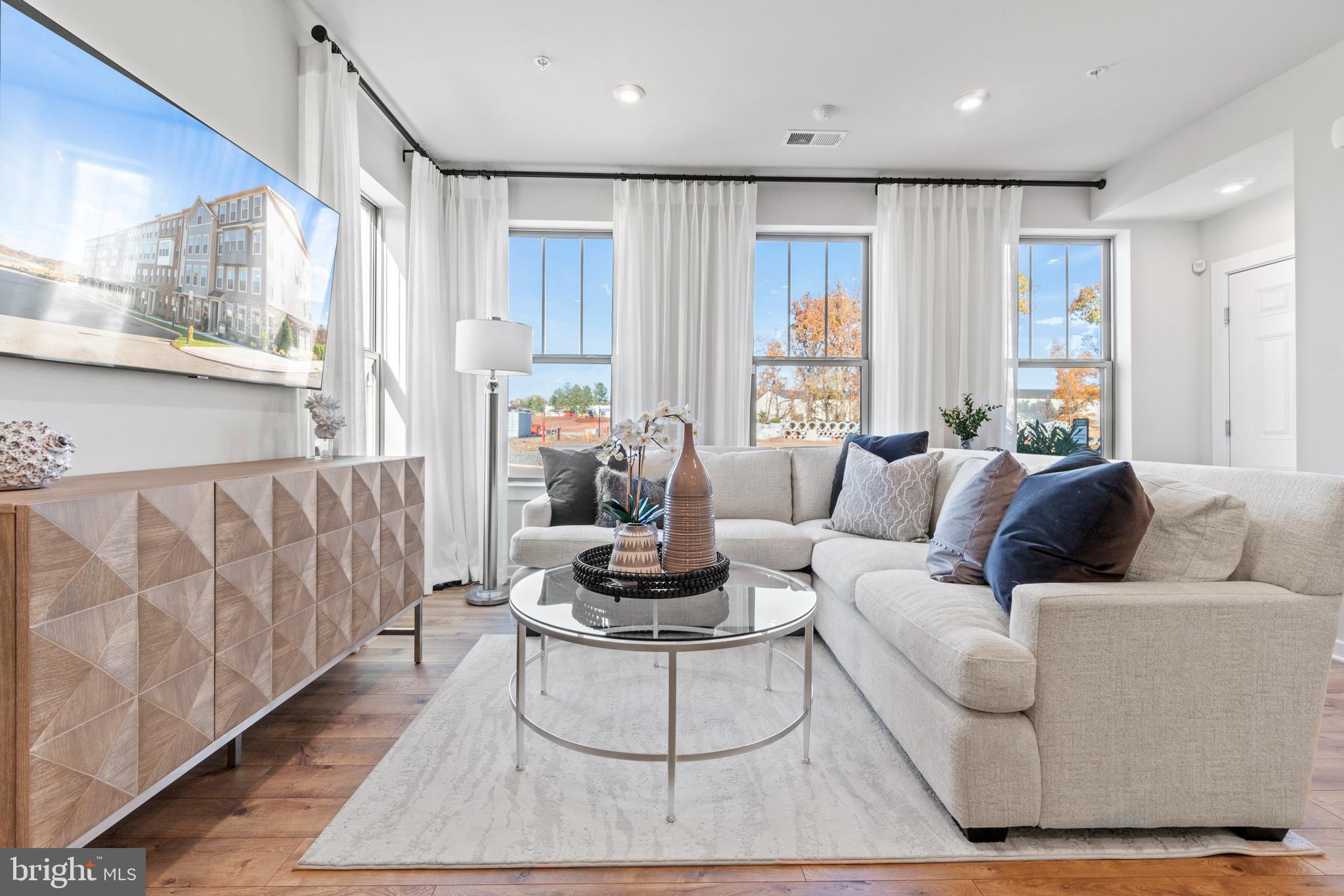 13538 INNOVATION Sta Loop Herndon, VA 20171 - Photo 3 of 35