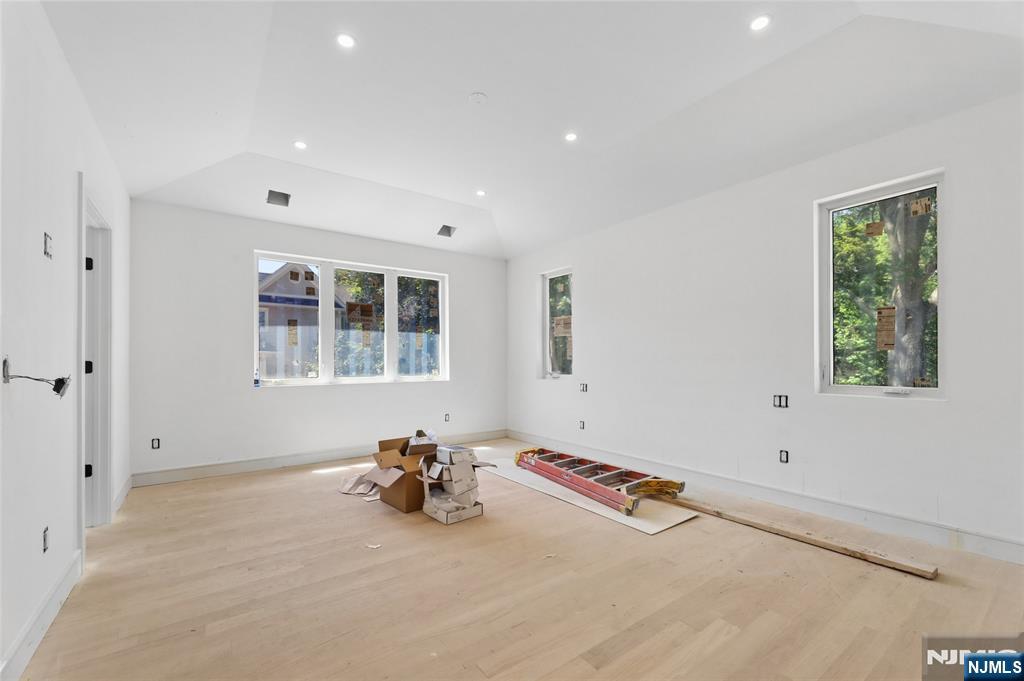 70 Carleton Road Cresskill, NJ 07626 - Photo 14 of 31