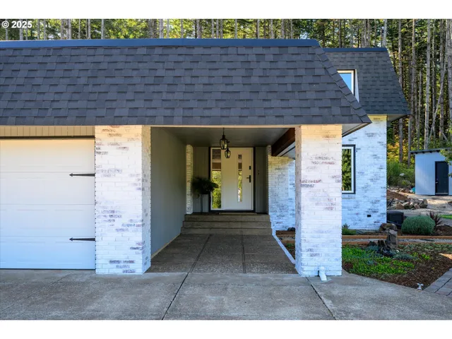 a view of an entryway