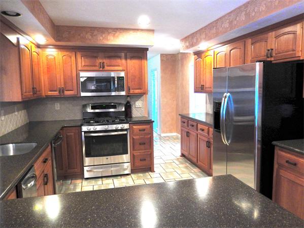 88 Sears Road Southborough, MA 01772 - Photo 4 of 20 Gallery Image 4