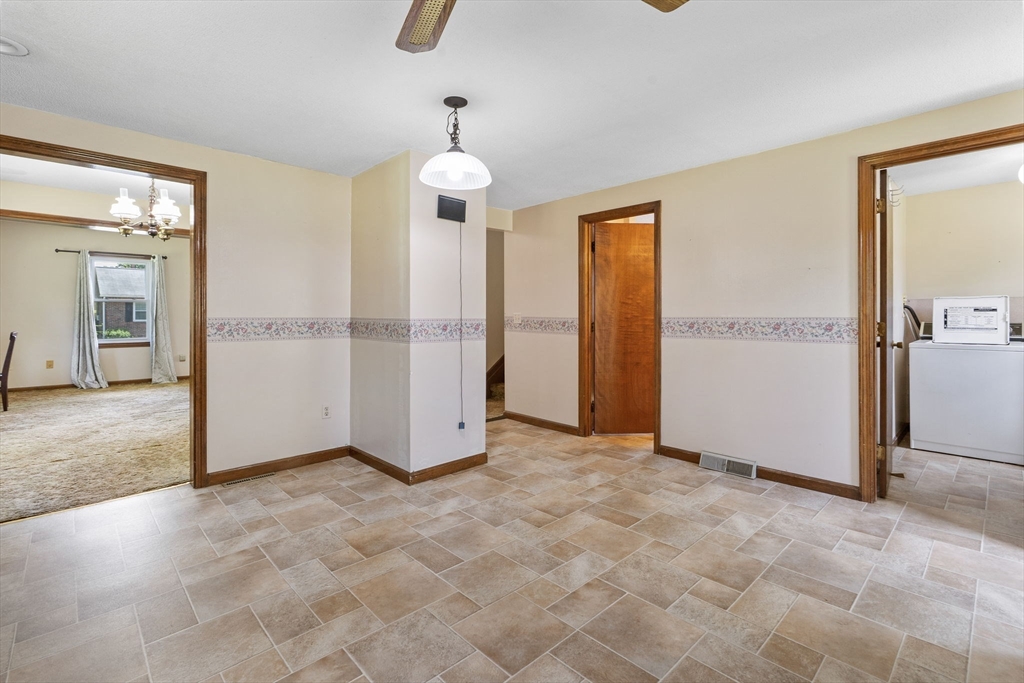 25 Prince Avenue West Springfield, MA 01089 - Photo 15 of 31