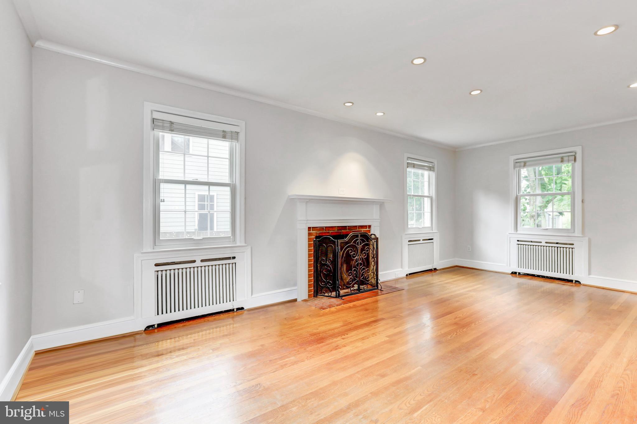 4933 47th Street Northwest Washington, DC 20016 - Photo 4 of 32