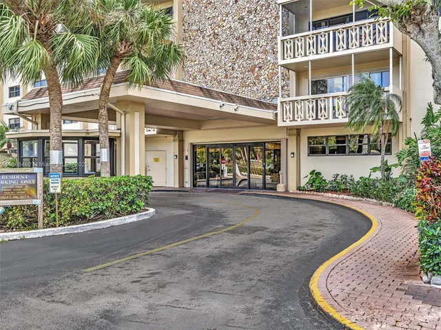 $259,000 | 800 Northeast 195th Street, Unit 716, Miami, FL 33179