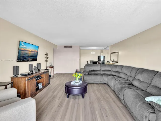 $259,000 | 800 Northeast 195th Street, Unit 716, Miami, FL 33179