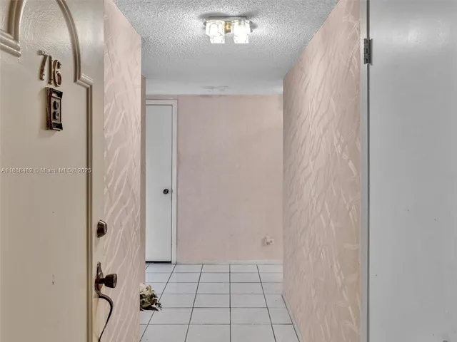 $259,000 | 800 Northeast 195th Street, Unit 716, Miami, FL 33179