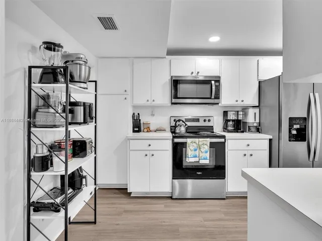 $259,000 | 800 Northeast 195th Street, Unit 716, Miami, FL 33179