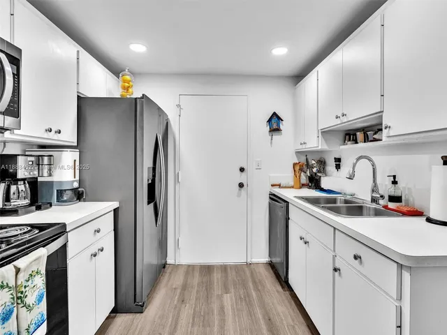 $259,000 | 800 Northeast 195th Street, Unit 716, Miami, FL 33179