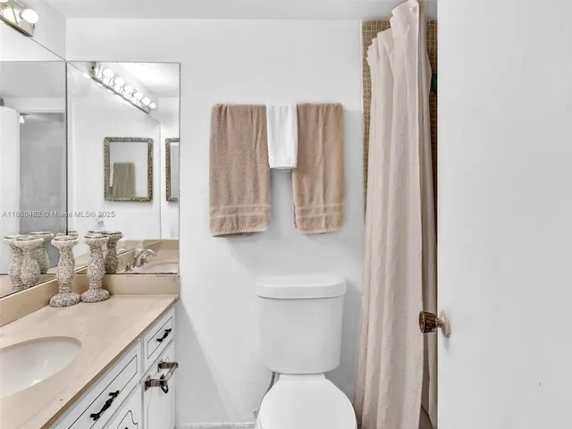 $259,000 | 800 Northeast 195th Street, Unit 716, Miami, FL 33179