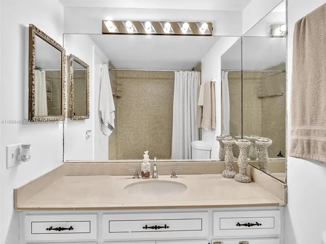 $259,000 | 800 Northeast 195th Street, Unit 716, Miami, FL 33179