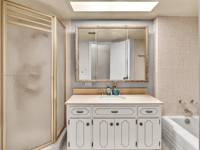 $259,000 | 800 Northeast 195th Street, Unit 716, Miami, FL 33179