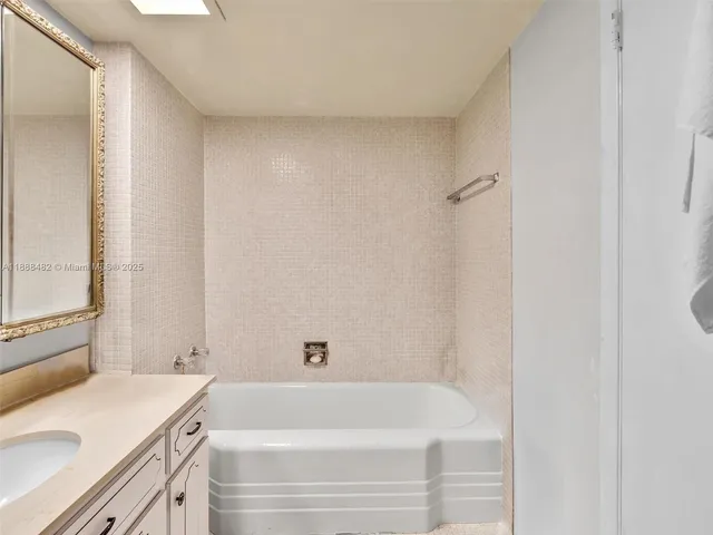 $259,000 | 800 Northeast 195th Street, Unit 716, Miami, FL 33179