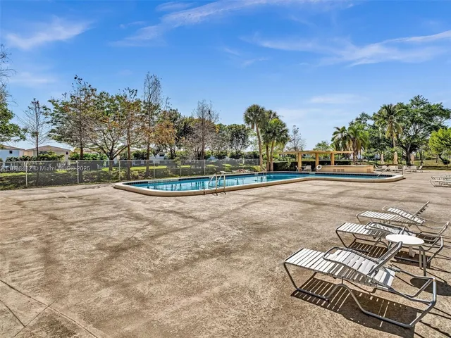 $259,000 | 800 Northeast 195th Street, Unit 716, Miami, FL 33179