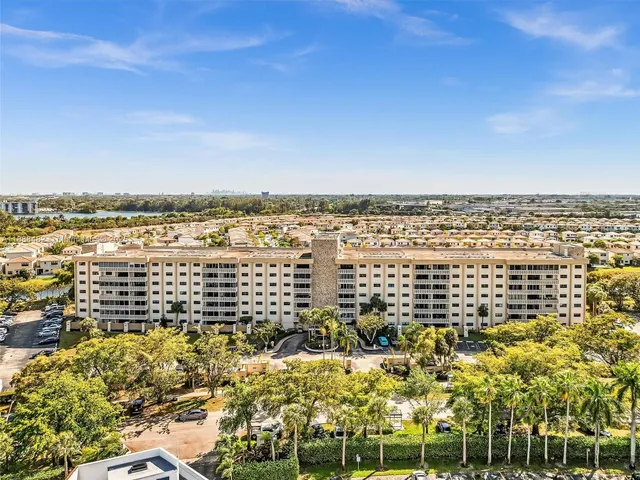 $259,000 | 800 Northeast 195th Street, Unit 716, Miami, FL 33179