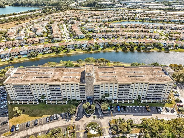 $259,000 | 800 Northeast 195th Street, Unit 716, Miami, FL 33179