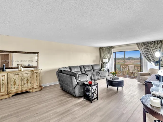 $259,000 | 800 Northeast 195th Street, Unit 716, Miami, FL 33179