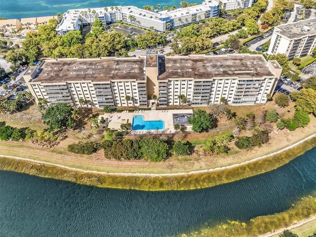 $259,000 | 800 Northeast 195th Street, Unit 716, Miami, FL 33179