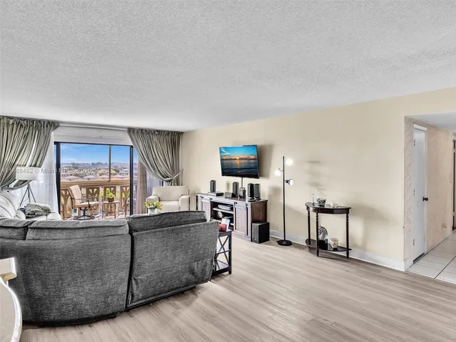 $259,000 | 800 Northeast 195th Street, Unit 716, Miami, FL 33179