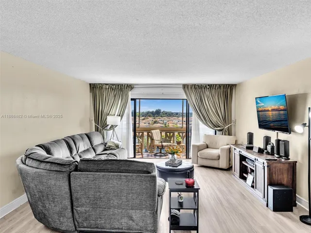 $259,000 | 800 Northeast 195th Street, Unit 716, Miami, FL 33179