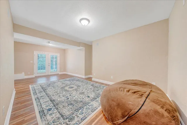 a view of a house with backyard and garden