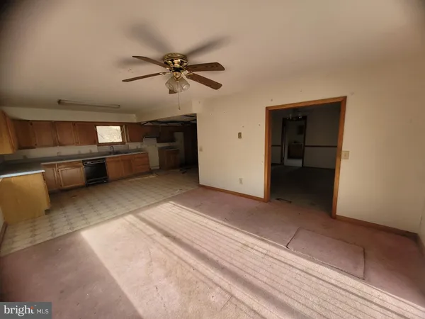 a view of a livingroom with a furniture and a ceiling fan