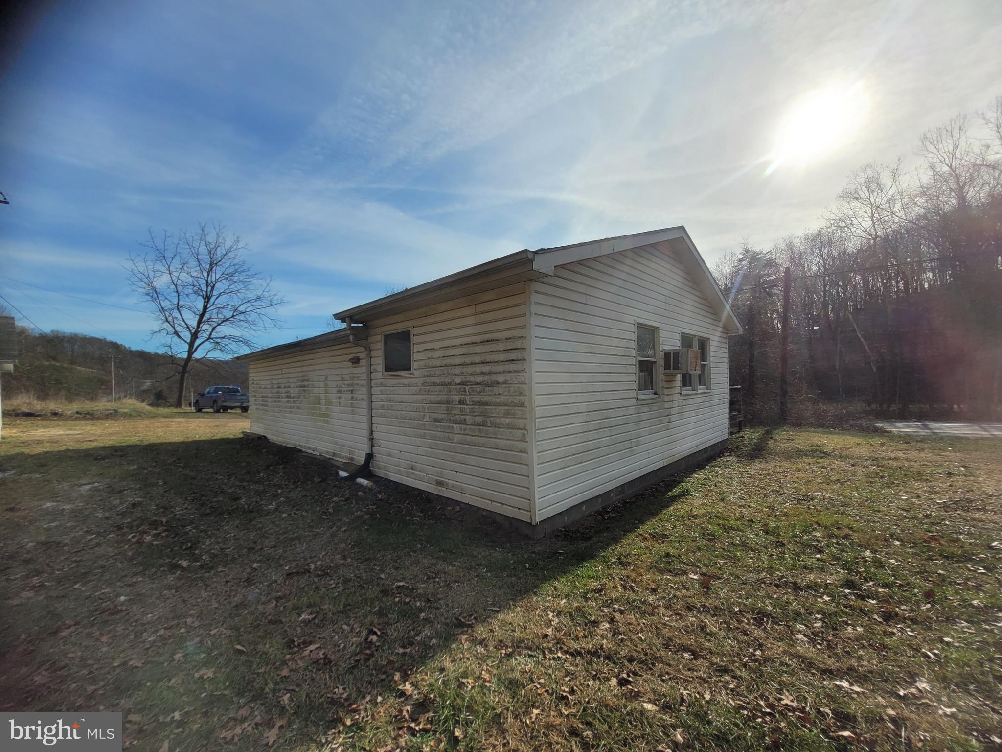 9492 Cumberland Road Springfield, WV 26763 - Photo 5 of 33 a backyard of a house