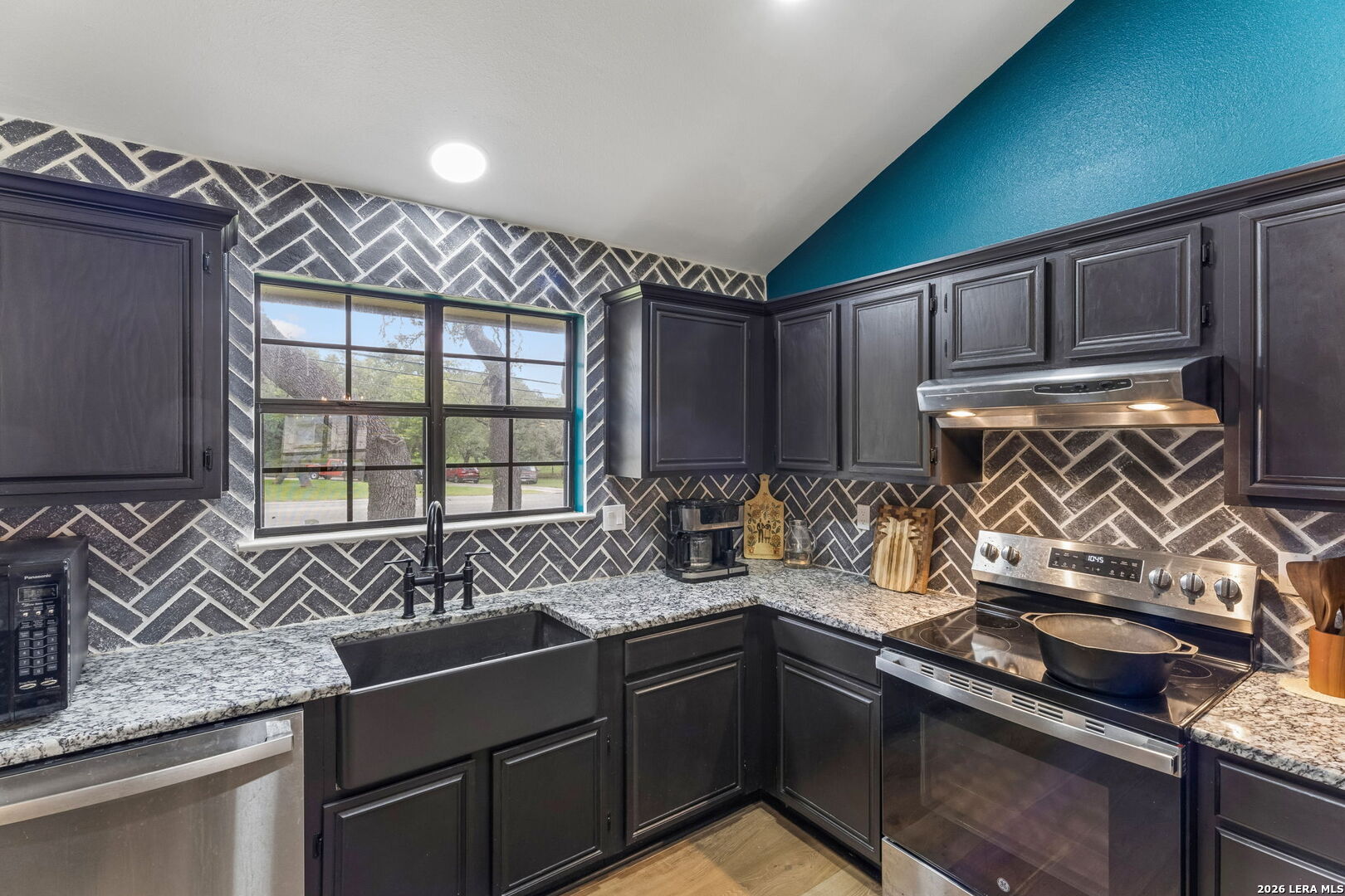 213 Ranger Drive Boerne, TX 78006 - Photo 12 of 37