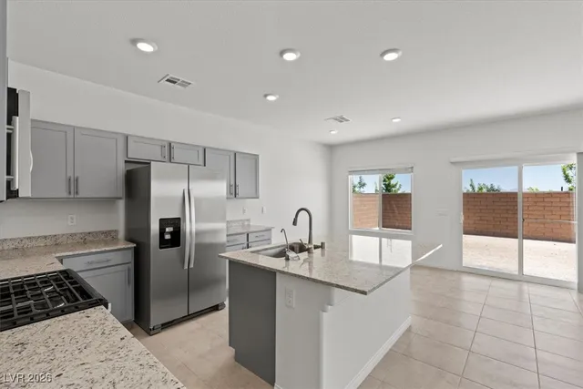 $2,400 | 7660 Love Spgs Lane, North Las Vegas, NV 89084