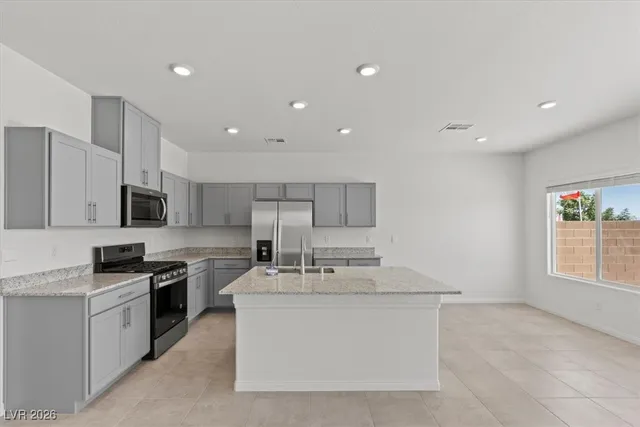 $2,400 | 7660 Love Spgs Lane, North Las Vegas, NV 89084