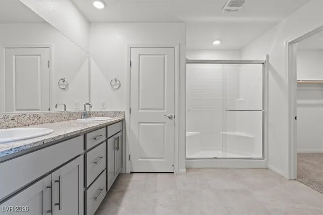 $2,400 | 7660 Love Spgs Lane, North Las Vegas, NV 89084