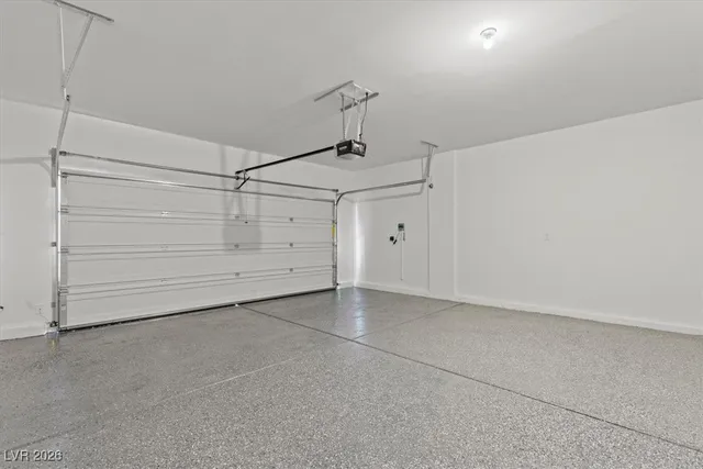 $2,400 | 7660 Love Spgs Lane, North Las Vegas, NV 89084