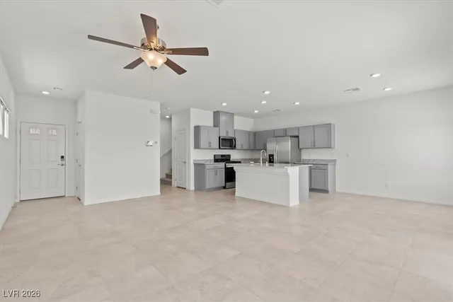 $2,400 | 7660 Love Spgs Lane, North Las Vegas, NV 89084