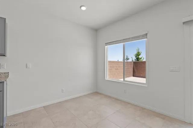 $2,400 | 7660 Love Spgs Lane, North Las Vegas, NV 89084