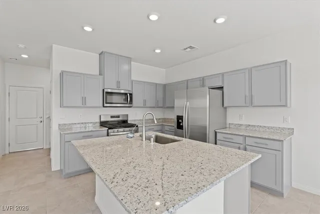 $2,400 | 7660 Love Spgs Lane, North Las Vegas, NV 89084