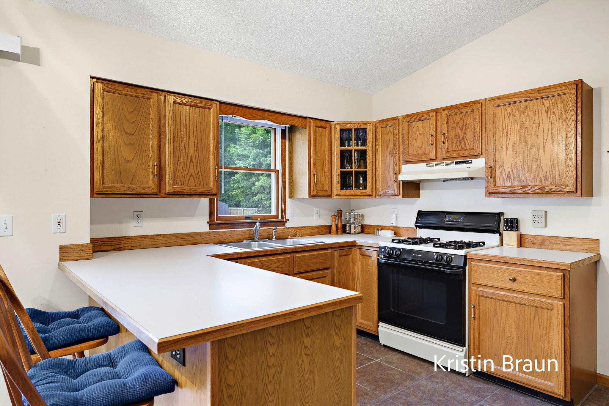 1851 North Sheridan Road Muskegon, MI 49445 - Photo 6 of 45 16-web-or-mls-1G1A3150