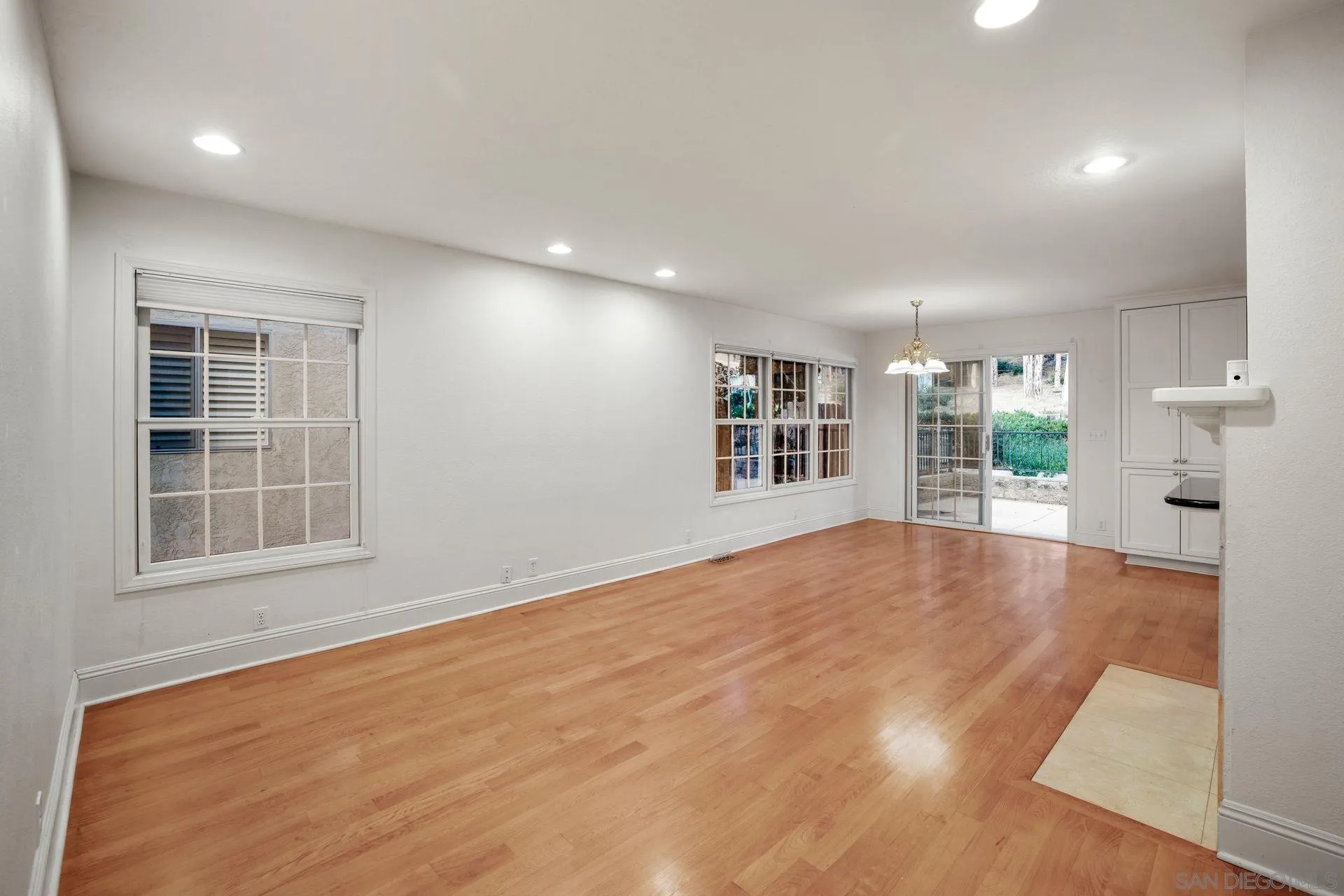 2730 Fernglen Road Carlsbad, CA 92008 - Photo 10 of 25 Gallery Image 10