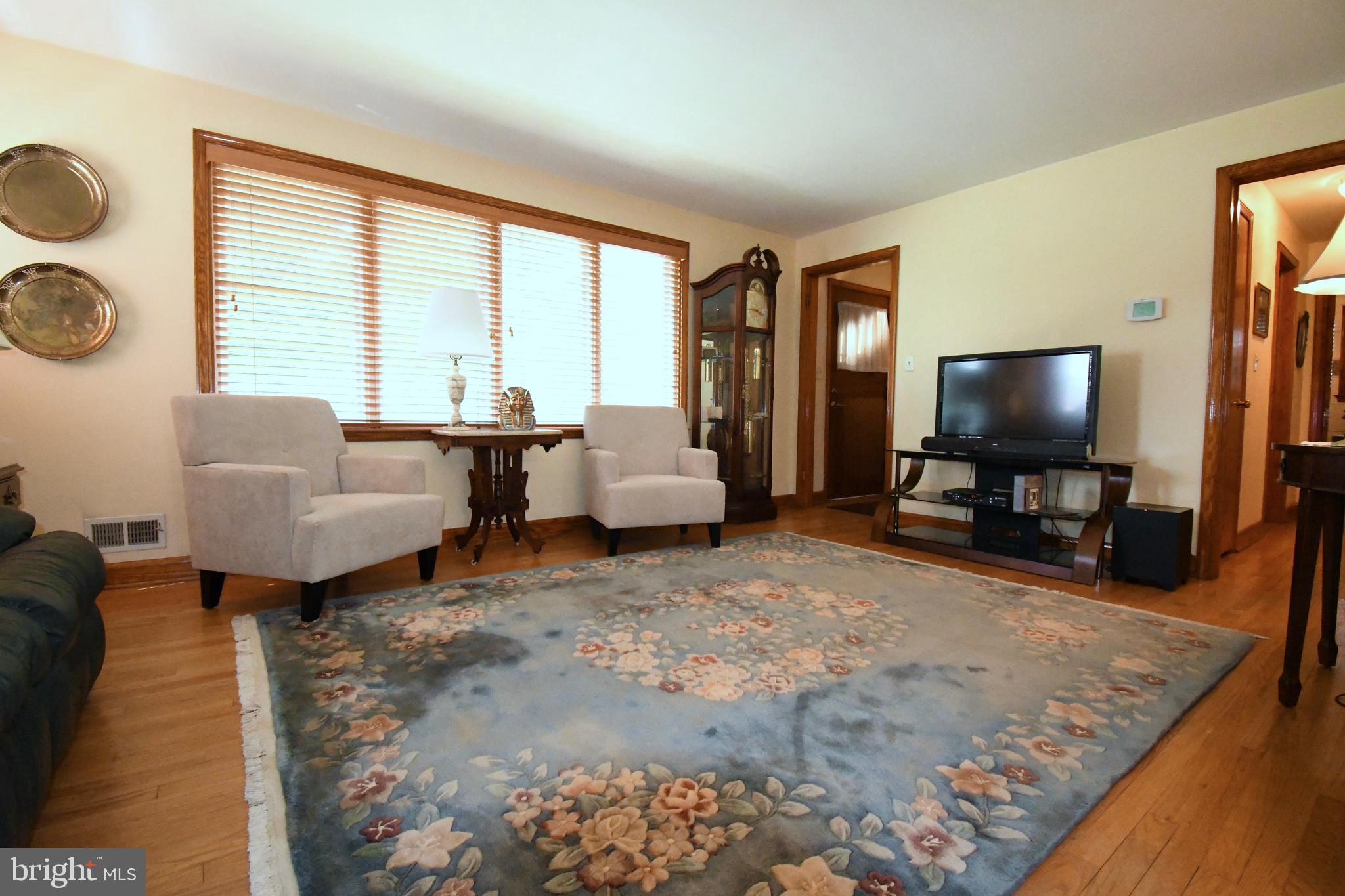3501 East Joppa Road Baltimore, MD 21234 - Photo 5 of 41 Alternate view of Living Room