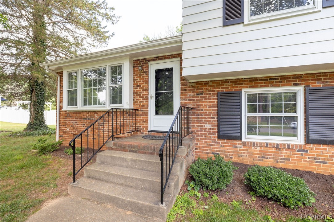 10430 Epsilon Road Richmond, VA 23235 - Photo 2 of 24 Come On In!